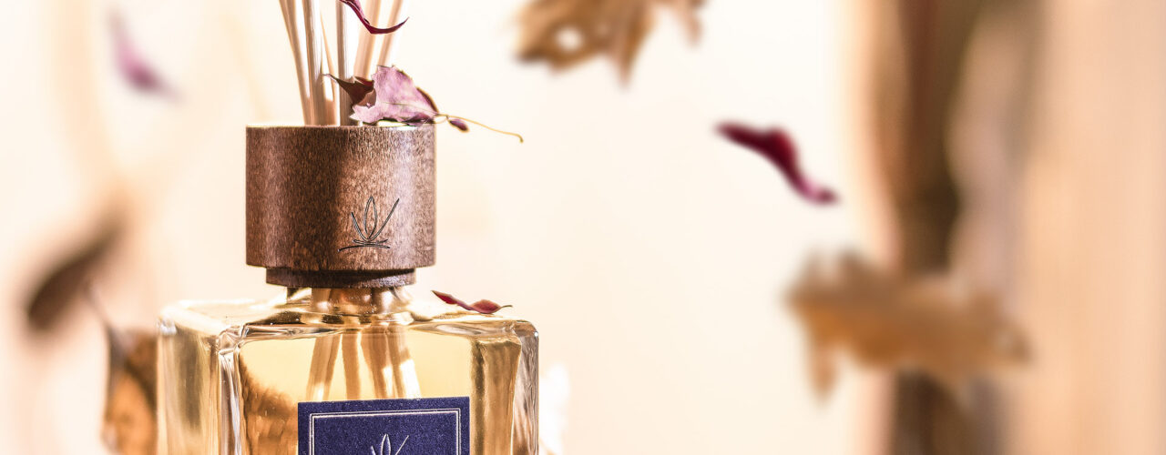 Diffusore di fragranze Euthalia Fragrances Bouquet Royal, perfetto per la stagione autunnale, con foglie secche che richiamano l'atmosfera calda e accogliente dell'autunno. Season.