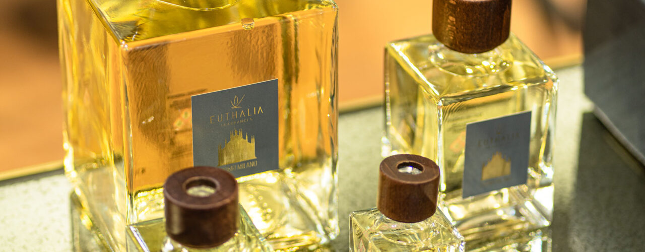 Flaconi di profumo Euthalia Fragrances esposti a Homi Milano 2023, simbolo di innovazione nel settore delle fragranze di lusso. Innovation